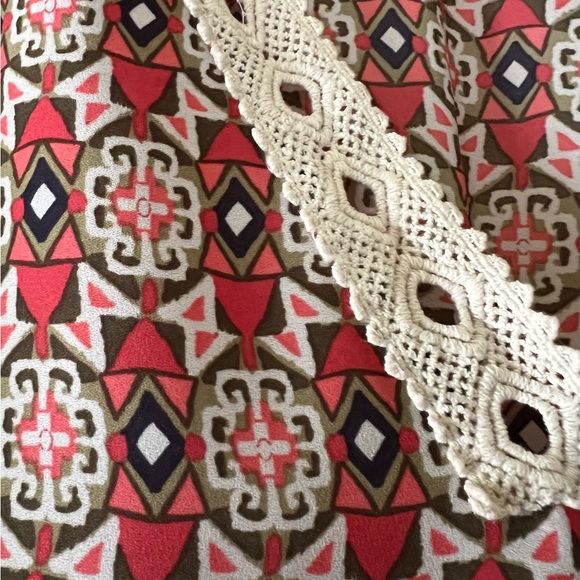 Hālo Women’s Geometric Print Long Bell Sleeve Blouse - Picture 4 of 10